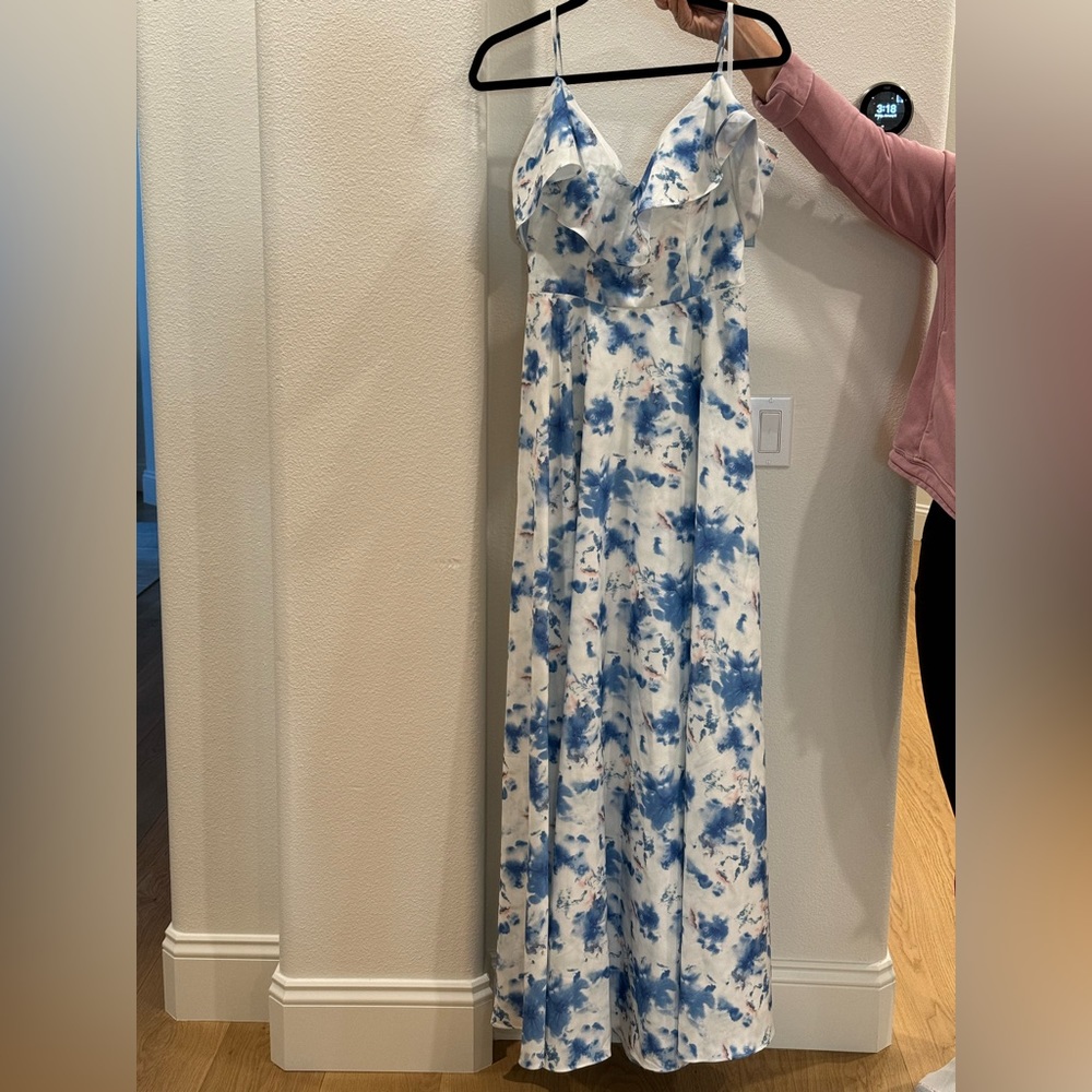 Zapaka A Line Off the Shoulder Blue Floral Print Long Bridesmaid Dress